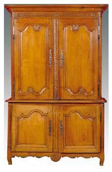 Buffet deux corps en bois sculpté XIXe siècle.
Haut....