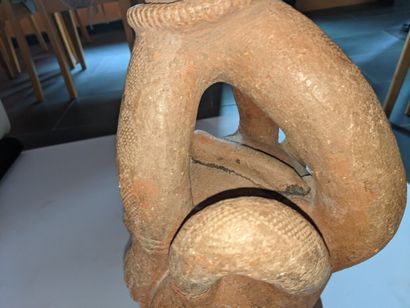 MANGBETU, Congo.

IMPORTANT VASE en terre...