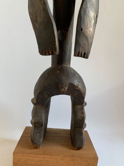 Style MUMUYE, NIGERIA 

STATUE en bois sculpté...