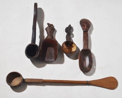AFRIQUE

Lot d'objets usuels en bois comprenant...