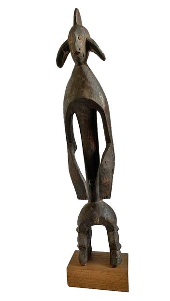Style MUMUYE, NIGERIA 

STATUE en bois sculpté...