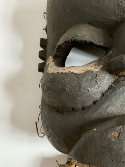 OGONI, Nigéria.

MASQUE en bois sculpté et...