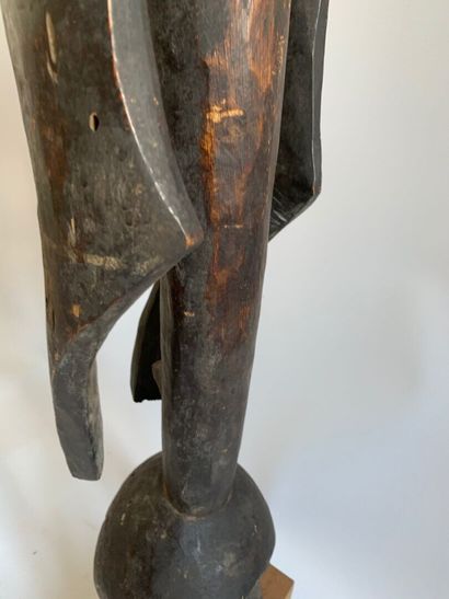 Style MUMUYE, NIGERIA 

STATUE en bois sculpté...