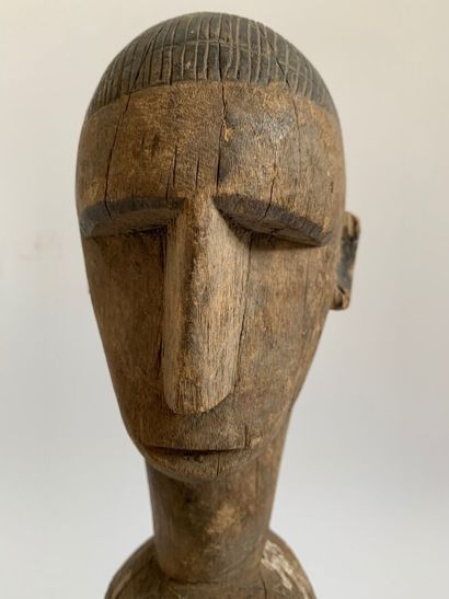 AFRIQUE.

MASQUE CIMIER en bois sculpté orné...