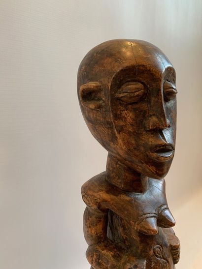 YOMBE, Congo.

MATERNITE en bois sculpté...