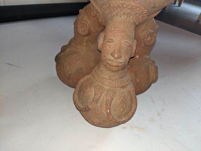 MANGBETU, Congo.

IMPORTANT VASE en terre...