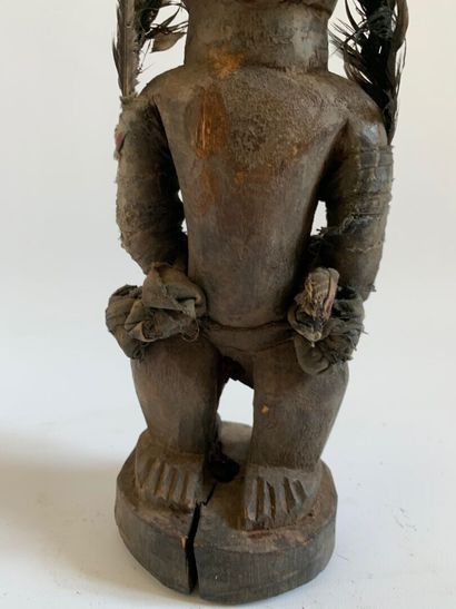 CONGO.

FETICHE en bois sculpté et patiné...