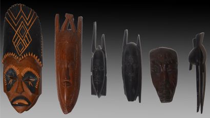 Réunion de 12 sculptures africaines en bois.

Hauteur...