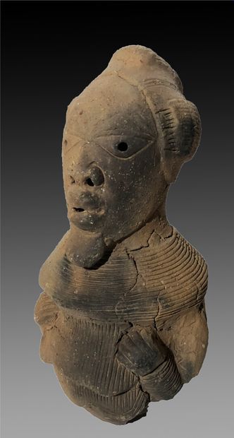 NOK, Nigéria

Statue en terre cuite représentant...