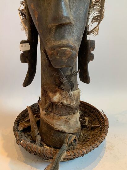 FANG, Gabon.

PANIER TETE en bois sculpté...