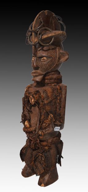 SONGYE, Congo

Fétiche Nkishi en bois patiné...