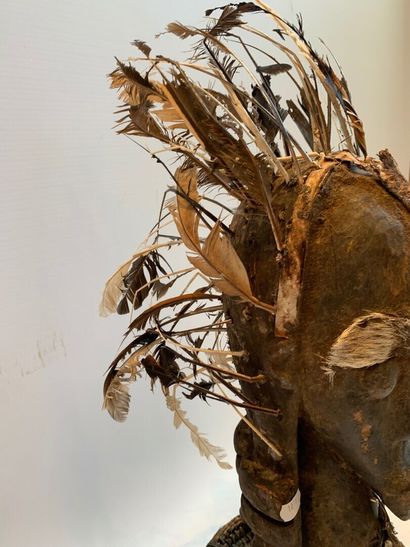 FANG, Gabon.

PANIER TETE en bois sculpté...