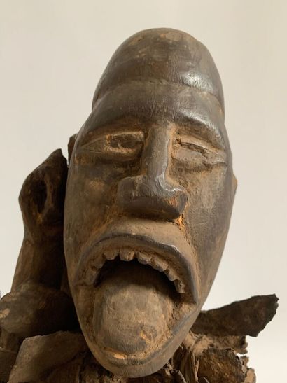 Type BAKONGO, CONGO.

FETICHE A CLOUS en...