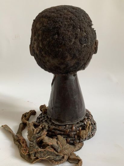 EKOI, Nigéria

CIMIER DE DANSE en bois garni...