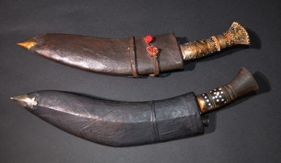 GURKA-KUKRI, Népal

Poignée corne. Lame courbe...