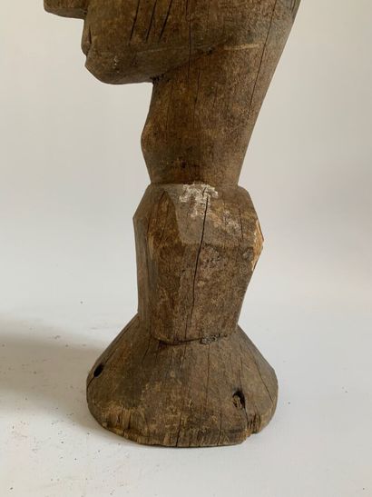 AFRIQUE.

MASQUE CIMIER en bois sculpté orné...