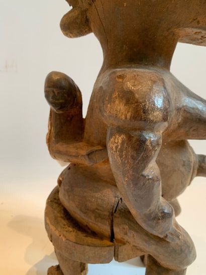 Type YORUBA, Nigéria.

MATERNITE ASSISE en...