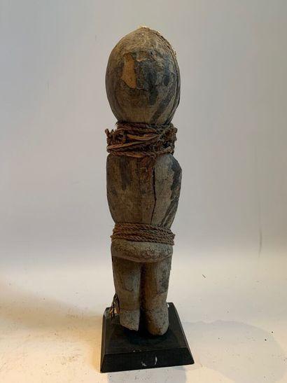 Type FON, BENIN

FETICHE de village en bois...