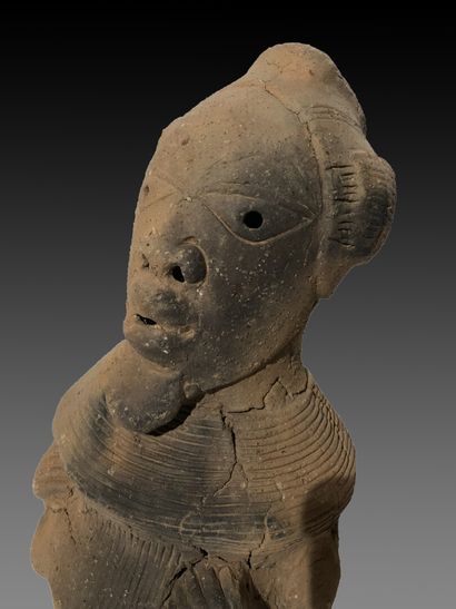 NOK, Nigéria

Statue en terre cuite représentant...