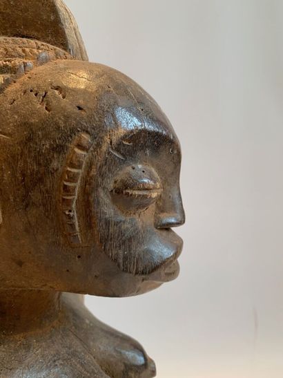 Type YORUBA, Nigéria.

MATERNITE ASSISE en...