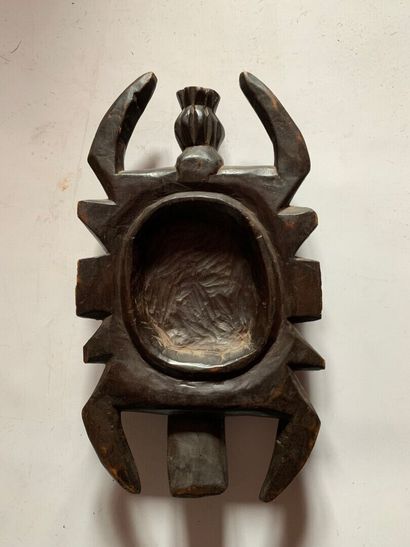 AFRIQUE.

MASQUE en bois sculpté et patiné...