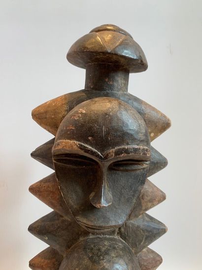 AFRIQUE, probablement GABON.

MASQUE CASQUE...