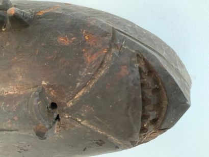 Style URHOBO, Nigeria.

MASQUE en bois sculpté...
