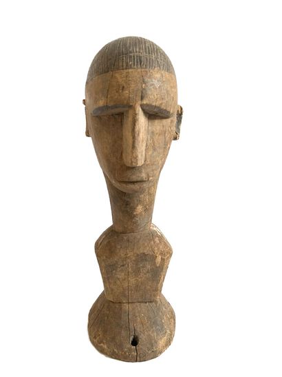 AFRIQUE.

MASQUE CIMIER en bois sculpté orné...