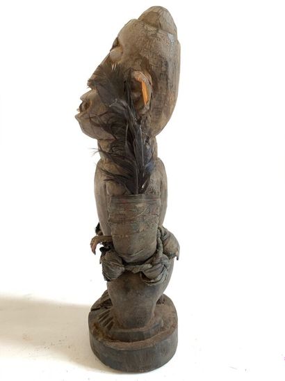 CONGO.

FETICHE en bois sculpté et patiné...