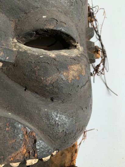 OGONI, Nigéria.

MASQUE en bois sculpté et...