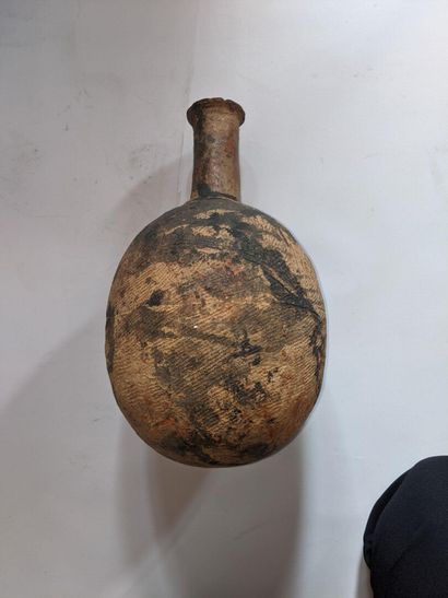 AFRIQUE, Niger

VASE en terre cuite polychrome...