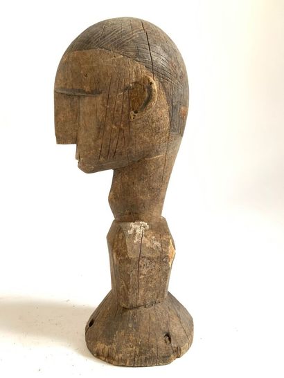 AFRIQUE.

MASQUE CIMIER en bois sculpté orné...