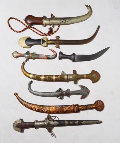 YEMEN/OMAN

Réunion de 7 sabres dit 