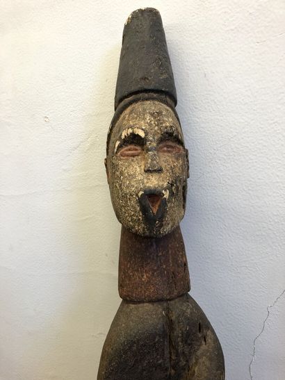 AFRIQUE.

POTEAU en bois sculpté.

Haut.:...