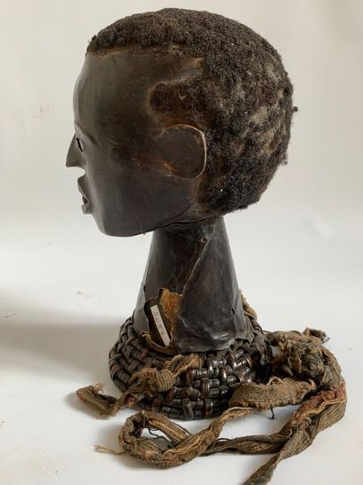 EKOI, Nigéria

CIMIER DE DANSE en bois garni...