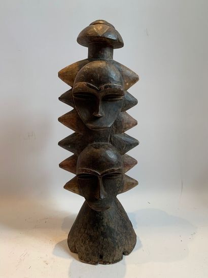 AFRIQUE, probablement GABON.

MASQUE CASQUE...