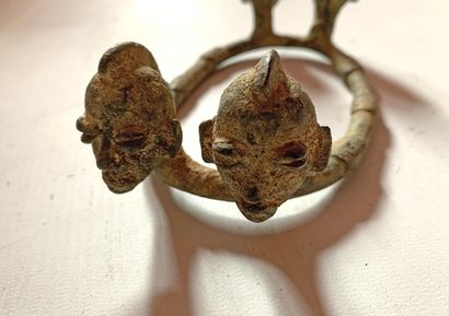 LOBI, Burkina Faso.

LOT de cinq bracelet...