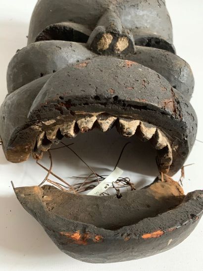 OGONI, Nigéria.

MASQUE en bois sculpté et...