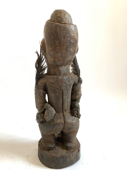 CONGO.

FETICHE en bois sculpté et patiné...