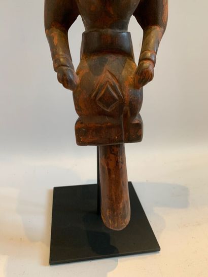 YORUBA, Nigéria

OSHE-SHANGI en bois sculpté...