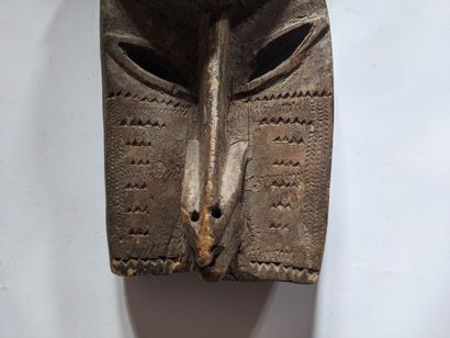 AFRIQUE, probablement Mali.

MASQUE en bois...
