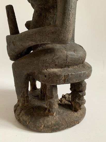 Dans le style DOGON, Mali.

FIGURE FEMININE...