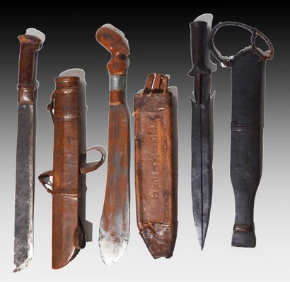 AFRIQUE

Lot de 6 épées diverses

(usures)

Longueur...