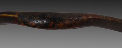 ARC en bois tendon, peau et traces de peinture,...