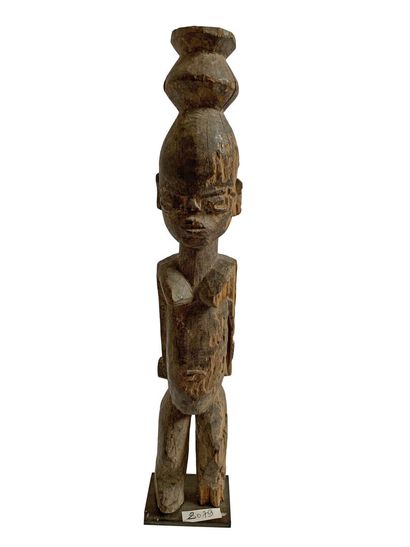 AFRIQUE.

STATUE en bois sculpté représentant...