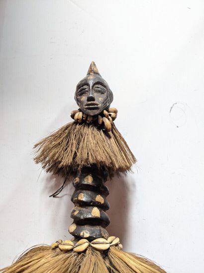 AFRIQUE, probablement CONGO.

MASQUE en bois...