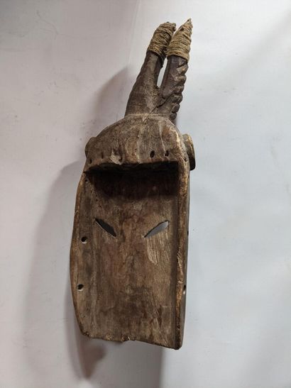 AFRIQUE, probablement Mali.

MASQUE en bois...