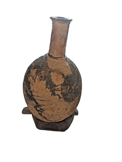 AFRIQUE, Niger

VASE en terre cuite polychrome...