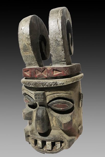 AFRIQUE

Masque anthropo-zoomorphe en bois...