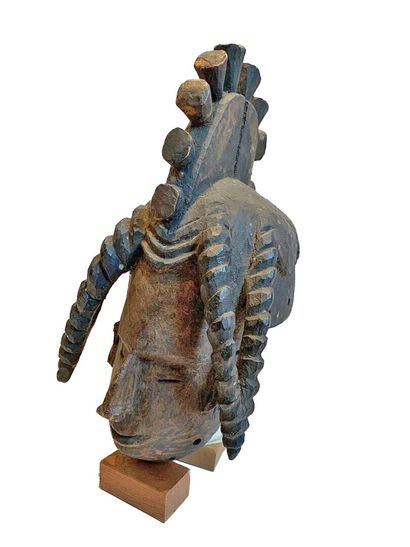 NIGERIA.

MASQUE CASQUE à visage anthropomorphe...